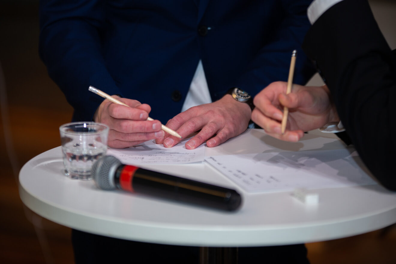 Välkommen att följa med debattfinalen 2024!